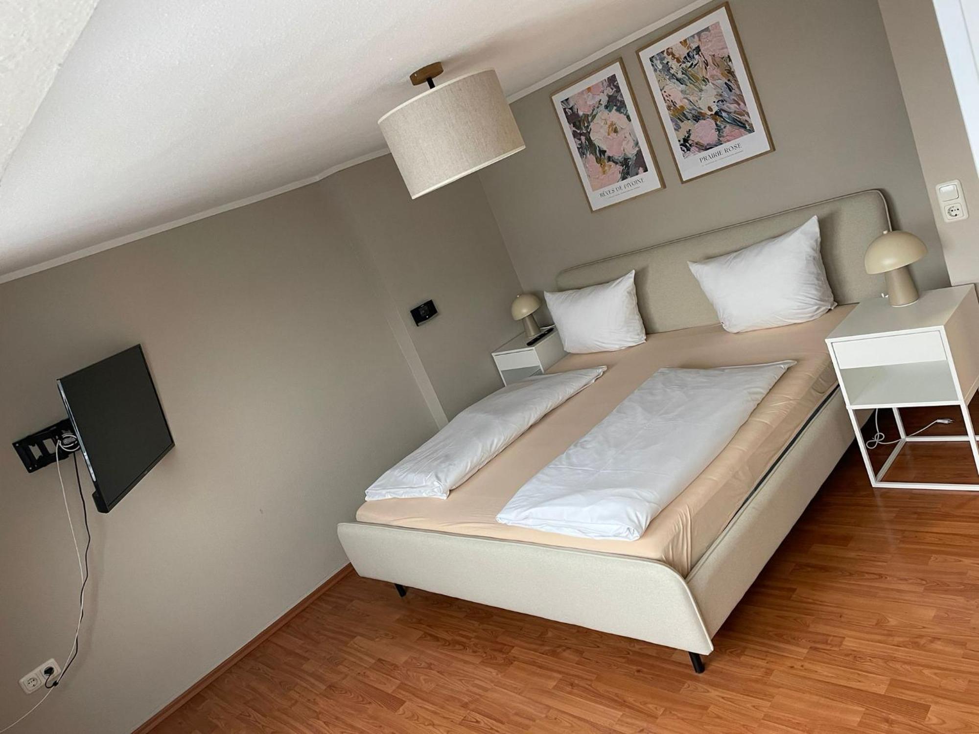 Homie Stay Schiestlstrasse - Moderne Dachgeschosswohnung Mit 2 Schlafzimmern เวิร์ซบวร์ก ภายนอก รูปภาพ